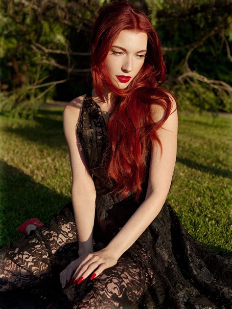 Chrysta Bell | (x3) : r/RedheadedGoddesses
