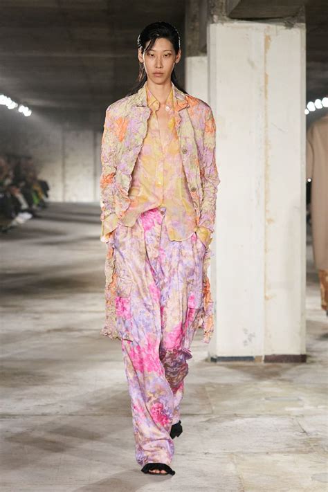 Dries Van Noten S/S 23 Show (Dries Van Noten)
