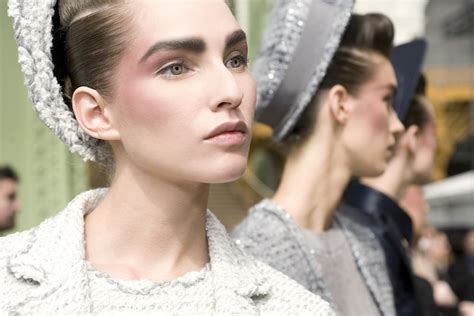 Мастер-класс: макияж с показа Chanel Couture | BURO.