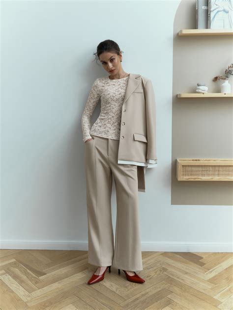 Однотонные брюки прямого кроя :: LICHI - Online fashion store