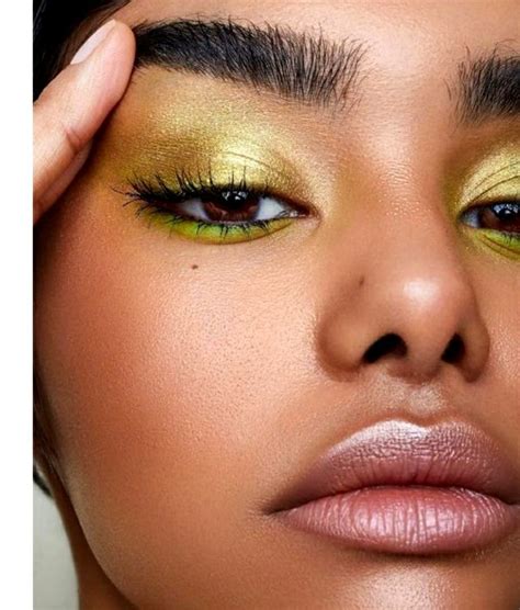 Pin by Violetta on маке ап | Artistry makeup, Colorful makeup, Best ...