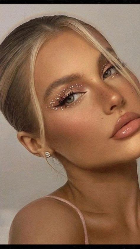 Pin by Jimy Roy on Prom Makeup Ideas | Gold makeup looks, Prom eye ...