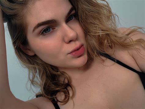 Jesse Moretti on Twitter: "Bedroom eyes. Bedroom body. https://t.co