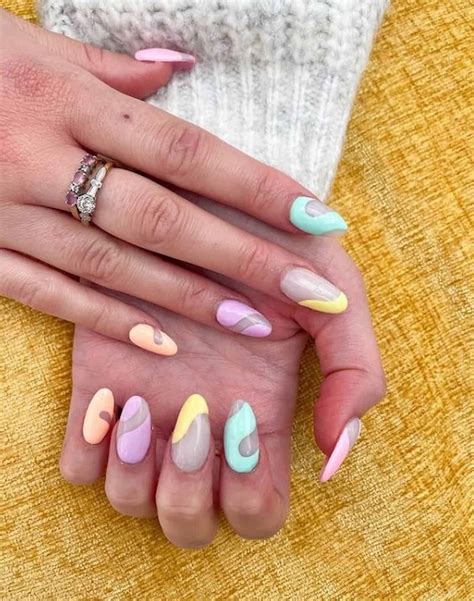 Neon pastels will define the future of spring acrylic nails 4
