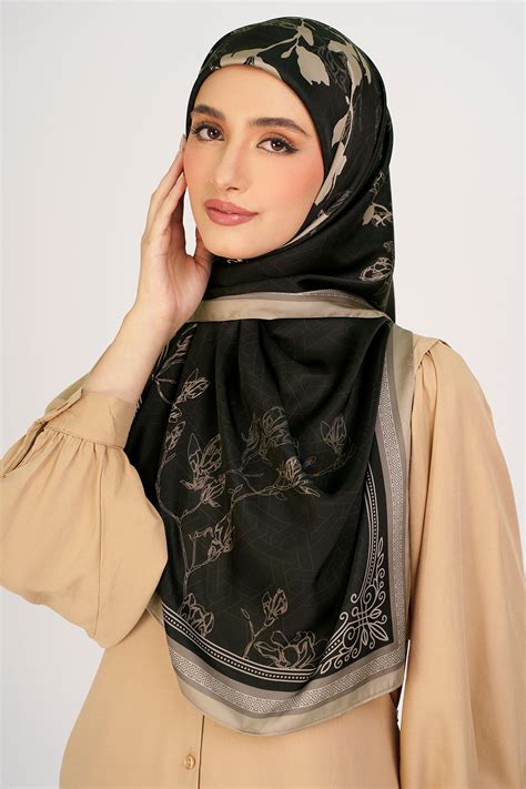 sherly satin printed square black jasmina