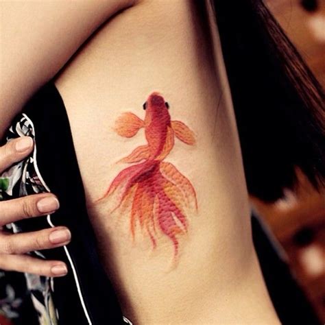 тату золотая рыбка 9 Tattoo Life, Botanisches Tattoo, Tattoo Bein ...