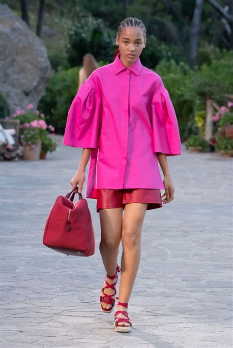 Max Mara показали новую круизную коллекцию на итальянском острове Искья