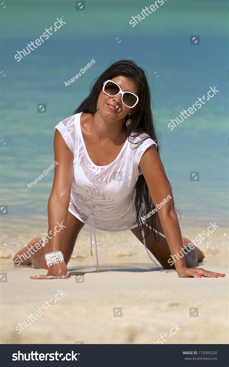 stokovaia fotografiia  beautiful sexy girl bikini  beach