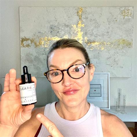 🚫 Say goodbye to acne struggles! Clear 6 Serum is here to save the day