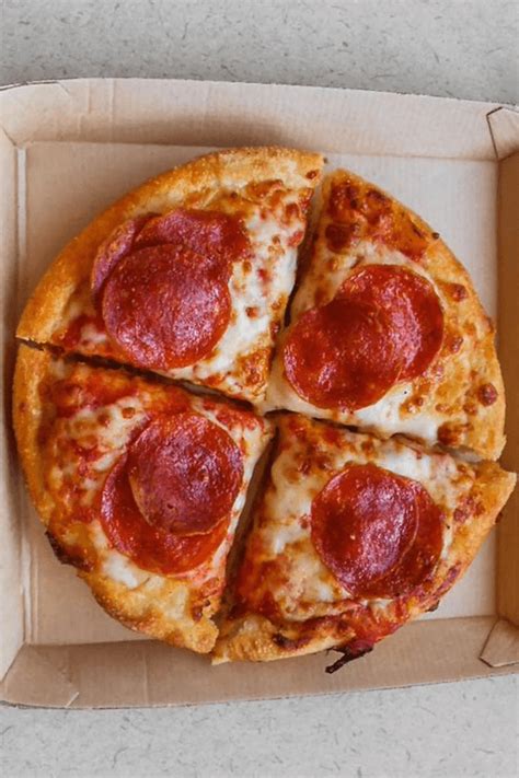 Pizza Hut Pizza Sizes and Prices - 2025