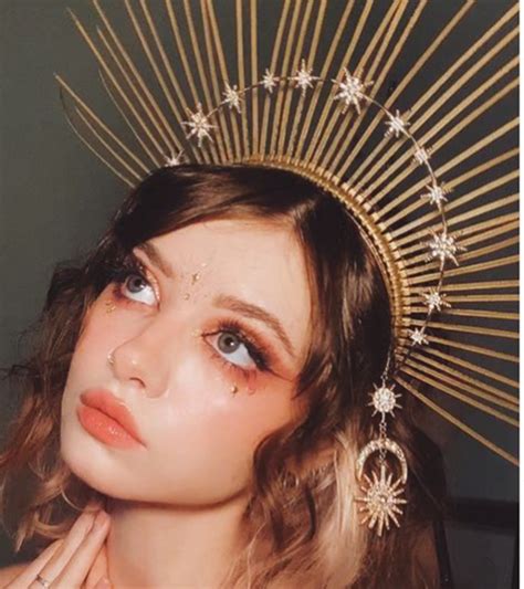 Angelic Elegance: Mesmerizing Makeup Looks for a Heavenly Aura