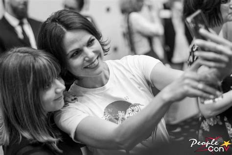 Lana Parrilla News on Twitter: "Lana and fans at #THEC by in Paris ...