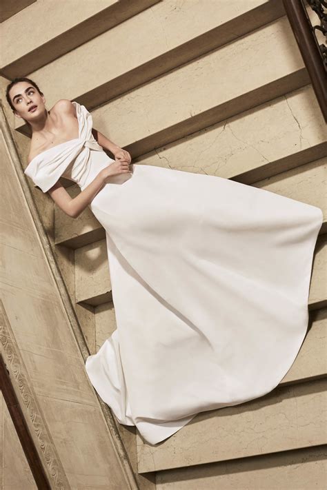 Carolina Herrera Spring 2019 Bridal New York Collection - Vogue ...