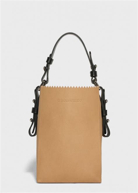 Бежевая мини-сумка Dsquared2 с брендовым тиснением 176184 купить в ...