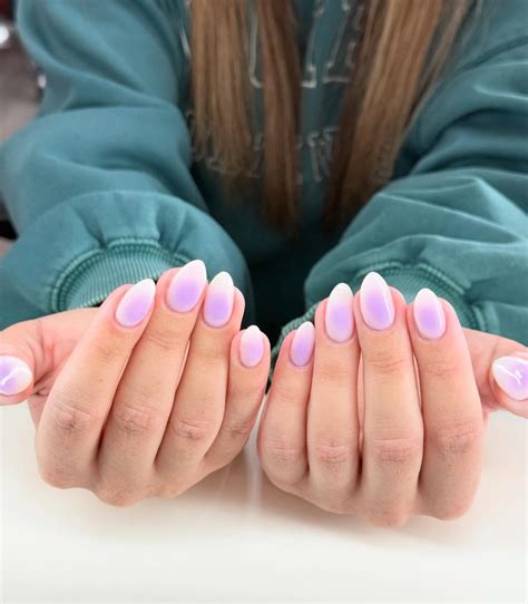 9 Trendy April Nail Colors To Try In 2025. - DrExplains