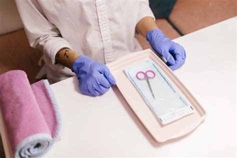 5 Safe & Easy Ways How To Remove Polygel Nails With No Damage | Obooked