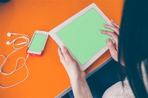 tablet social media images    freepik