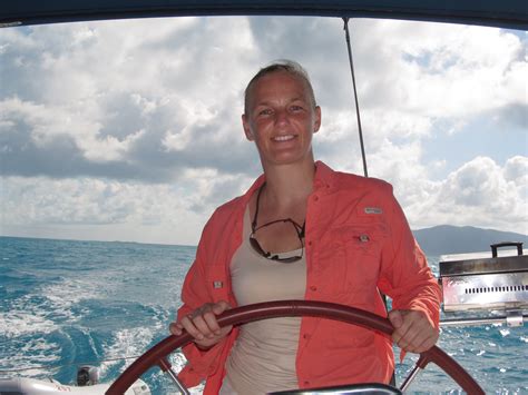 women sailing outfit 3
