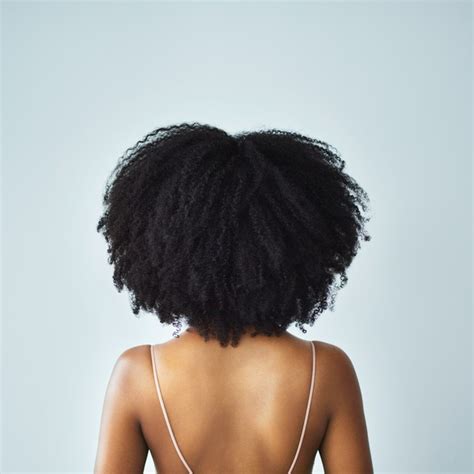 Dia Mundial do Cabelo Afro: a trajetória da mulher negra com os seus