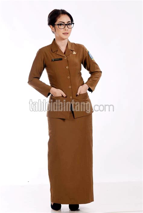 vira pns cantik rilis single  wanita tabloidbintangcom