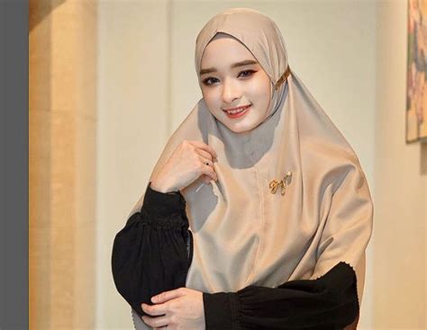 Inara Rusli Dihujat Pamer Kecantikan, Ustaz Derry Sulaiman Berikan ...
