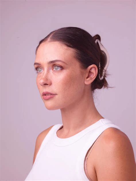 Mia Tomlinson Biography: Boyfriend, Movies, Net worth, Height, Age