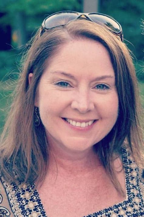 About Sarah – Falmouth Style