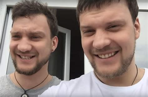identical twins pulled    face swap   time