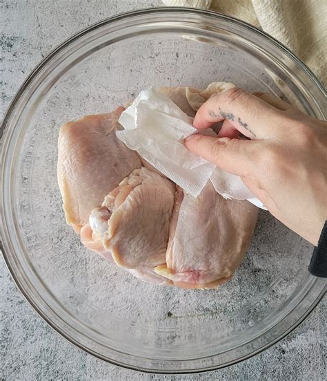 how long to cook marinated chicken thighs in air fryer