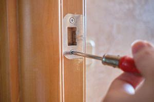 how to open jammed door from outside without key