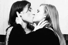GIFs de Black Man Kissing | Tenor