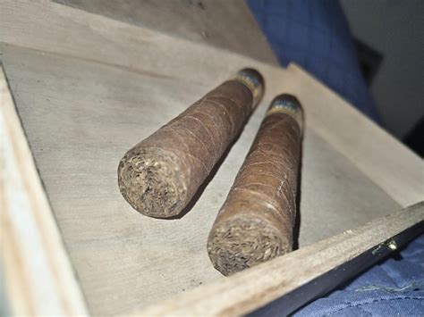 are these real Cohibas? it's the Cancun guy who got gifted these form