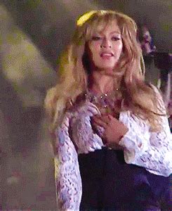 wardrobe malfunction beyonce flashes nyc crowd  performance