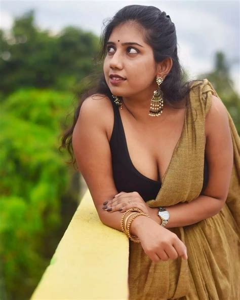 pin  cleavage saree