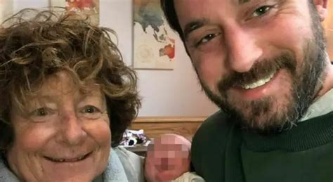 Uccide la madre e dà fuoco al suo corpo: 34enne finisce in carcere, poi ...