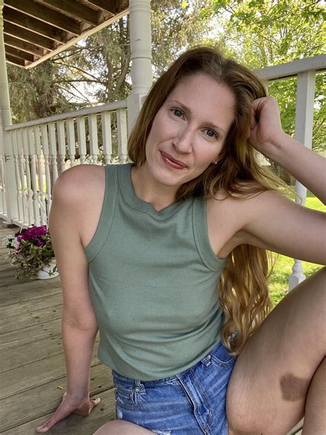 Bras are kinda pointless : r/braless