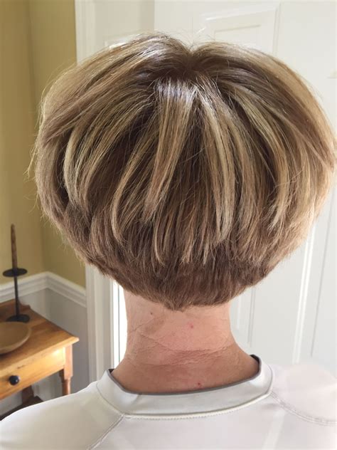 Style experts explain why the pixie short stacked bob is versatile 5