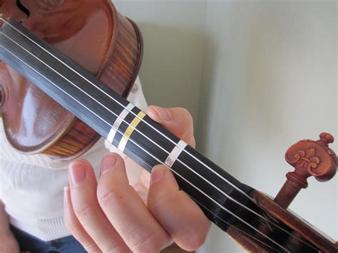 how to hold a violin 5