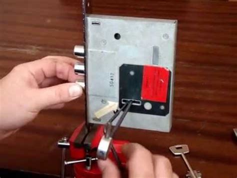 Ключар:Отваряне на касова брава.lock picking tools - YouTube