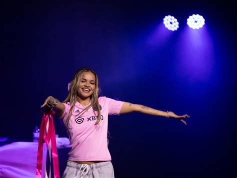 Aleesha, la patrona, bendice Madrid - 22 minutos con