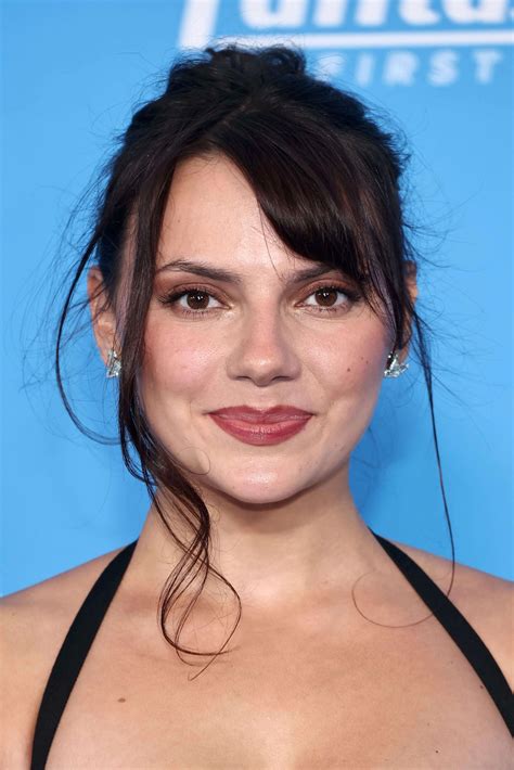 Dafne Keen Cleavage Tight Black Dress - Hot Celebs Home