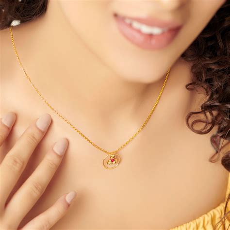 Buy Latest Gold Pendants For Everyday Wear | CaratLane