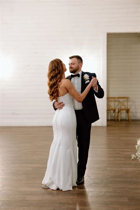 Wedding bustle 60 photos - Astyledwedding.com