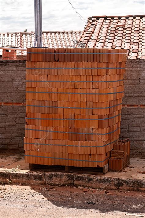 Pilha de tijolos cerâmicos para construção civil [download] - Designi