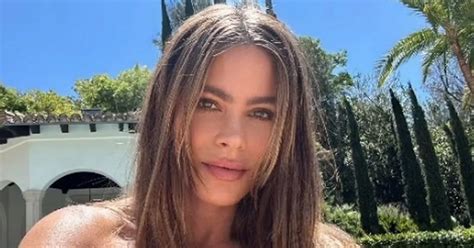America's Got Talent judge Sofia Vergara parades curves in $34 pink