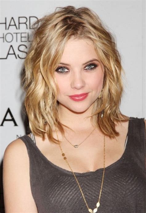 Medium Wavy Layered Hairstyles - PoPular Haircuts