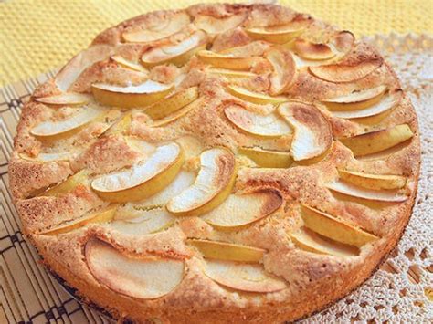 Бисквитный пирог с яблоками - Кулинарный рецепт на 1cookit.com