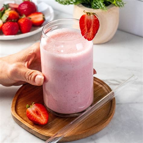 strawberry yogurt smoothie creamy strawberry chia seed smoothie fit