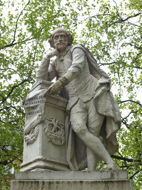 Shakespeare statue — Stock Photo © claudiodivizia #3531134