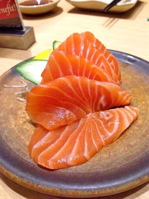 Salmon Sashimi by Sushi Tei | Ide makanan, Makanan dan minuman, Makanan